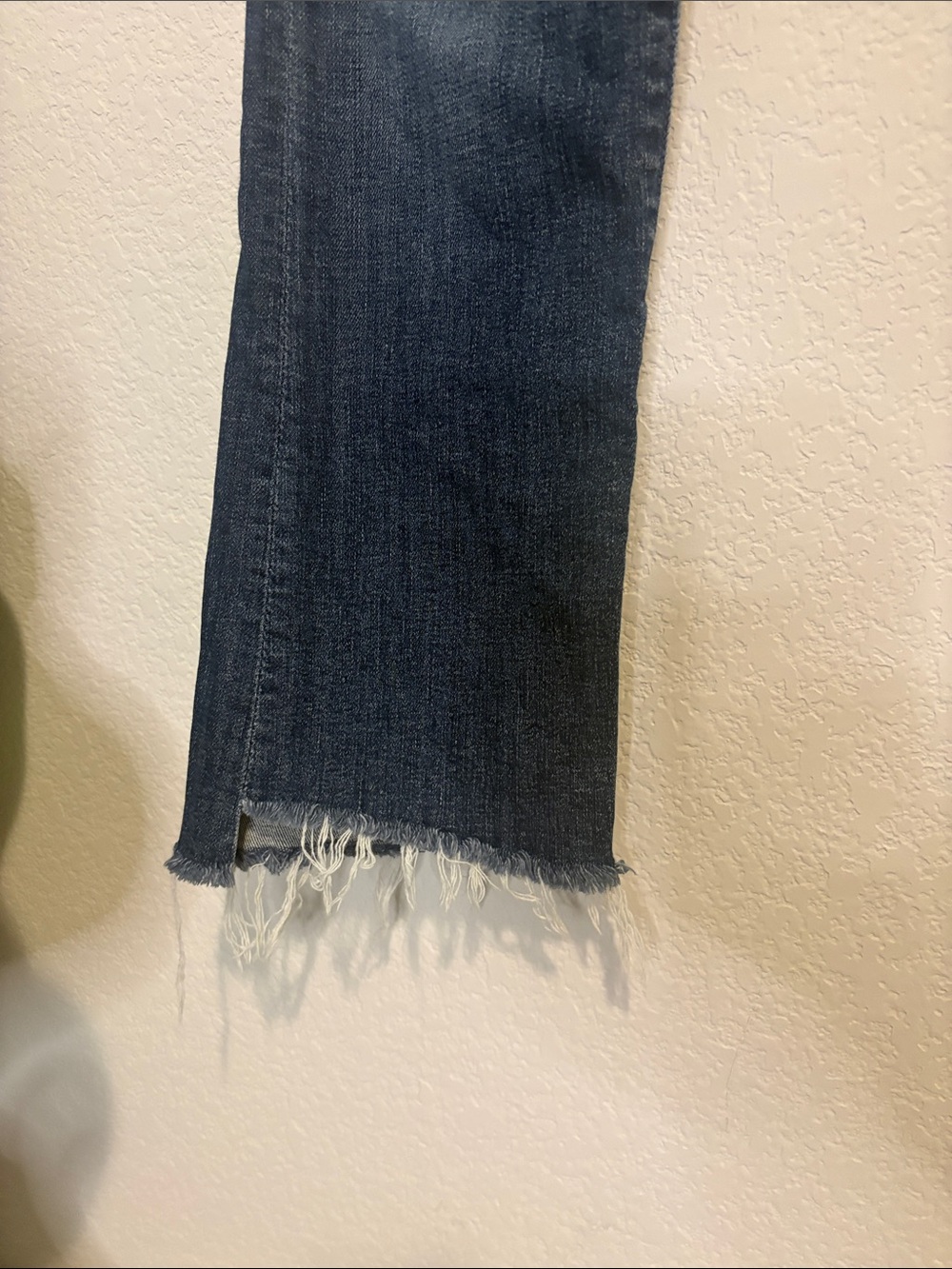 The Insider Crop Step Fray in Girl Crush
MOTHER size 29 - Picture 4 of 10